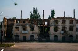 Руїни і написи «Росія» на стінах: з’явилися вражаючі фото окупованого Вуглегірська