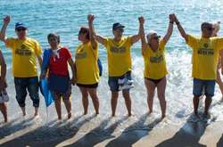 Мешканці Барселони провели акцію проти туристів на міському пляжі