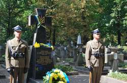  Українці пам'ятають слова маршалка Юзефа Пілсудського з 17 травня 1920 року: «Нехай живе вільна Україна!» 
  