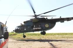 Поранених українських захисників вертольотом евакуювали до лікарні у Харкові (фото)