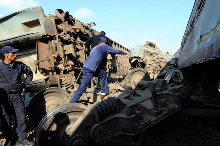 Глава управління залізниць Єгипту подав у відставку після зіткнення потягів в Олександрії