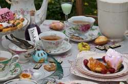 Фотограф воссоздает пиры, описанные на страницах известных литературных произведений