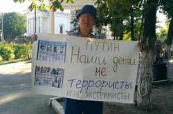 В окупованому Криму затримали літніх кримських тарар, що вийшли на пікет