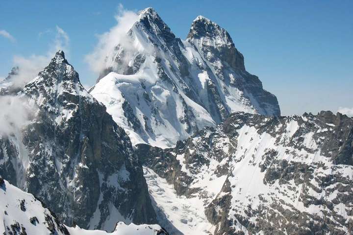 Харківські альпіністи підкорили одну з найскладніших вершин Кавказу. Вражаючі фото