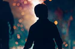 Под Киевом девочка на подоконнике устроила переполох