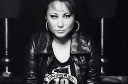 Неизвестные ворвались в дом Алены Мозговой