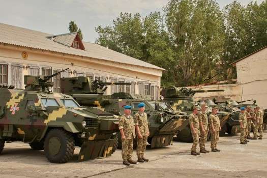 Після Дня Незалежності 67 одиниць нової бронетехніки поїдуть в АТО, - Генштаб