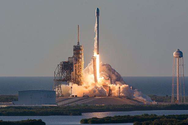 SpaceX успішно запустила ракету Falcon 9 до Міжнародної космічної станції