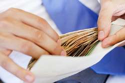  Хабар за фіктивні довідки вимагав чернівецький посадовець Держархіву 