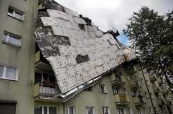 Через урагани в Польщі загинули шестеро людей, зруйновано тисячі будинків