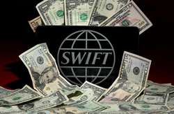 Перший російський банк відключили від SWIFT