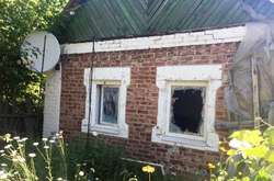 У прифронтовому селищі внаслідок обстрілів згоріли 10 будинків