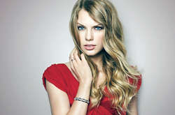 Американська співачка відсудила один долар за сексуальні домагання