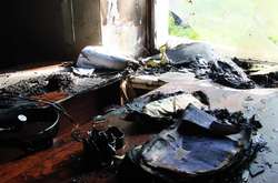 Ночной пожар в Киеве: хулиганы бросили коктейль Молотова