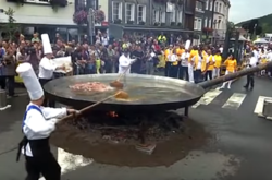 В Бельгии приготовили необычный омлет из 10 тысяч яиц