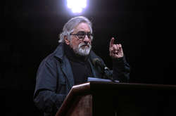 Главному гангстеру Голливуда - 74