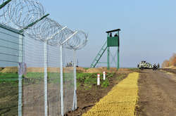 Харківські прикордонники зняли нелегалів зі «стіни Яценюка»