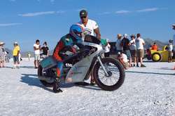 Українські мотогонщики встановили світовий рекорд швидкості