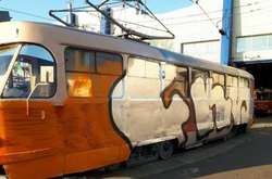 В Киеве хулиганы изуродовали трамвай