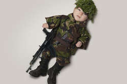 13 профессий для трехмесячной дочки: трогательный фотопроект Эрика Малоберти покорил сеть