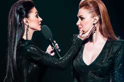 На радость мужу и соседям: Слава из «НеАнгелов» убирает в нижнем белье