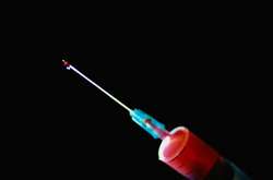 У Кременчуці дитина пробила ногу шприцом з кров’ю