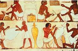 У Єгипті поліція вилучила під час обшуку рідкісну статуетку епохи Середнього царства