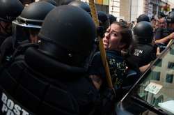 У Бостоні тисячі людей протестують проти ненависті й расизму: затримано 27 учасників