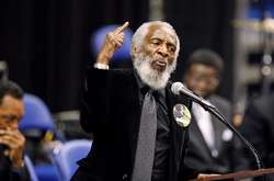 У США помер письменник і комік Дік Грегорі