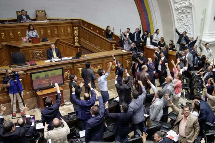Парламент Венесуели відмовився розпускатися