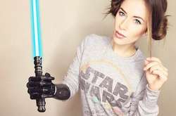 Супермодель будущего: девушка с протезом руки покорила соцсеть