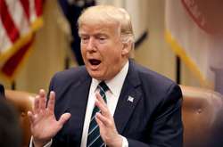 Трамп повертається до Вашингтона після «жахливої відпустки»