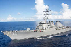 Американський есмінець зіткнувся з танкером біля берегів Сінгапуру: зникли 10 моряків