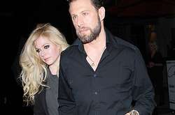 Аврил Лавин вышла в свет с новым бойфрендом Джонатаном Ротемом