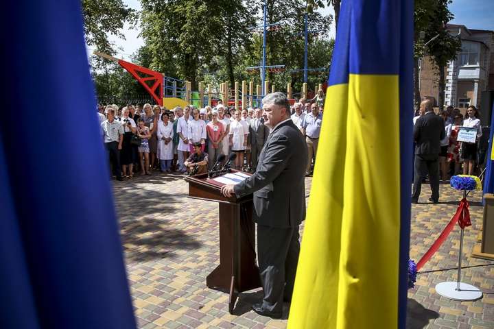 «Найважче для України вже позаду». Як Порошенко на Кіровоградщину їздив