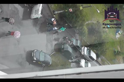 Російські водії влаштували масову бійку через калюжу на дорозі