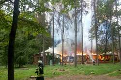 У Києві на Шулявці велика пожежа: горить ресторан. Фотогалерея