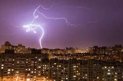 На Київ насувається гроза (карта)