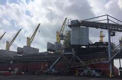 США відправили в Україну першу партію вугілля