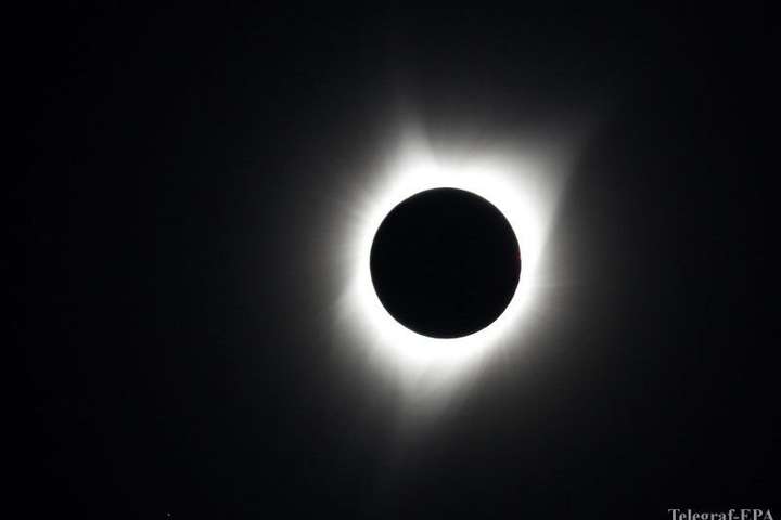 Унікальні фото сонячного затемнення