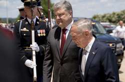  Джим Мэттис и Петр Порошенко 