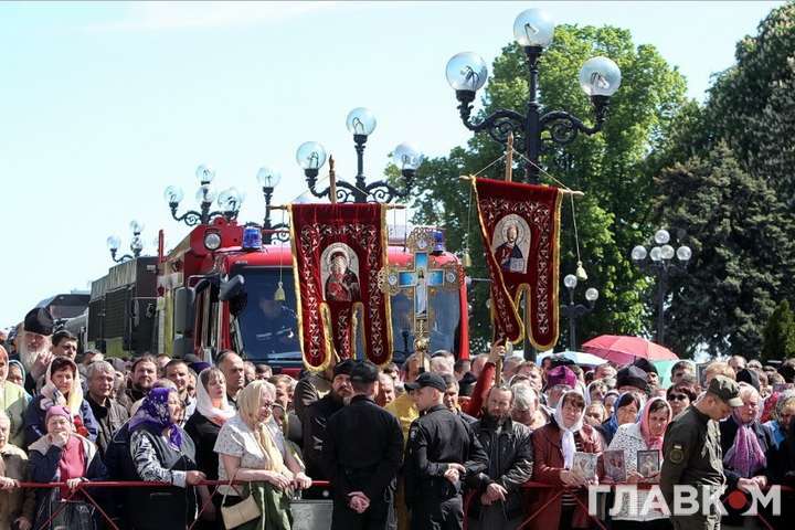 Московська церква українцям говорить одне, росіянам зовсім інше (Фото)