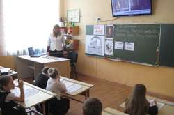 Гройсман обіцяє мільярд на модернізацію навчання в початкових класах