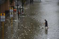 Появились фото из парализованного тайфуном Гонконга