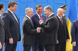 Президент Петро Порошенко і Секретар Департаменту оборони США Джеймс Меттіс