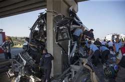 У Туреччині автобус врізався у міст: п’ятеро загиблих