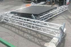 В Умані під час святкового концерту на дітей впало сценічне обладнання, є постраждалі