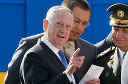  Глава Пентагону Джеймс Меттіс під час параду на Хрещатику у Києві 