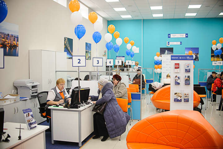 У «Київенерго» повідомили про напади на центри обслуговування клієнтів