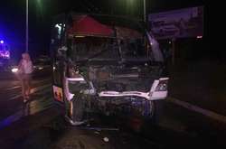 Понівечений рейсовий автобус